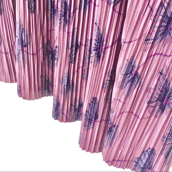 Urban Outfitters Floral Pleated Skirt - Picture 2 of 6